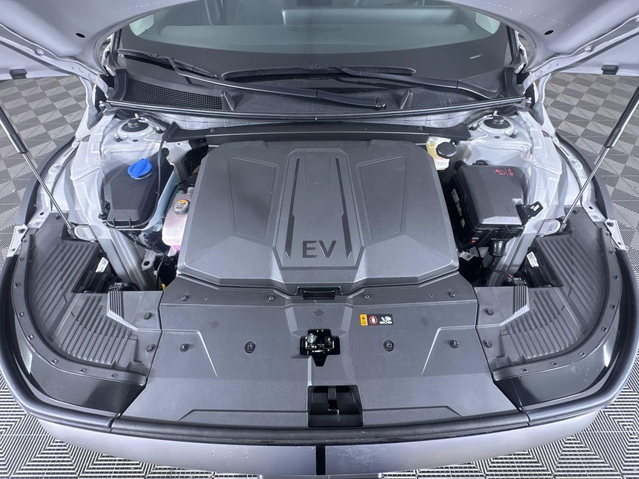 New 2027 Cyber Gray Hyundai SE image 11