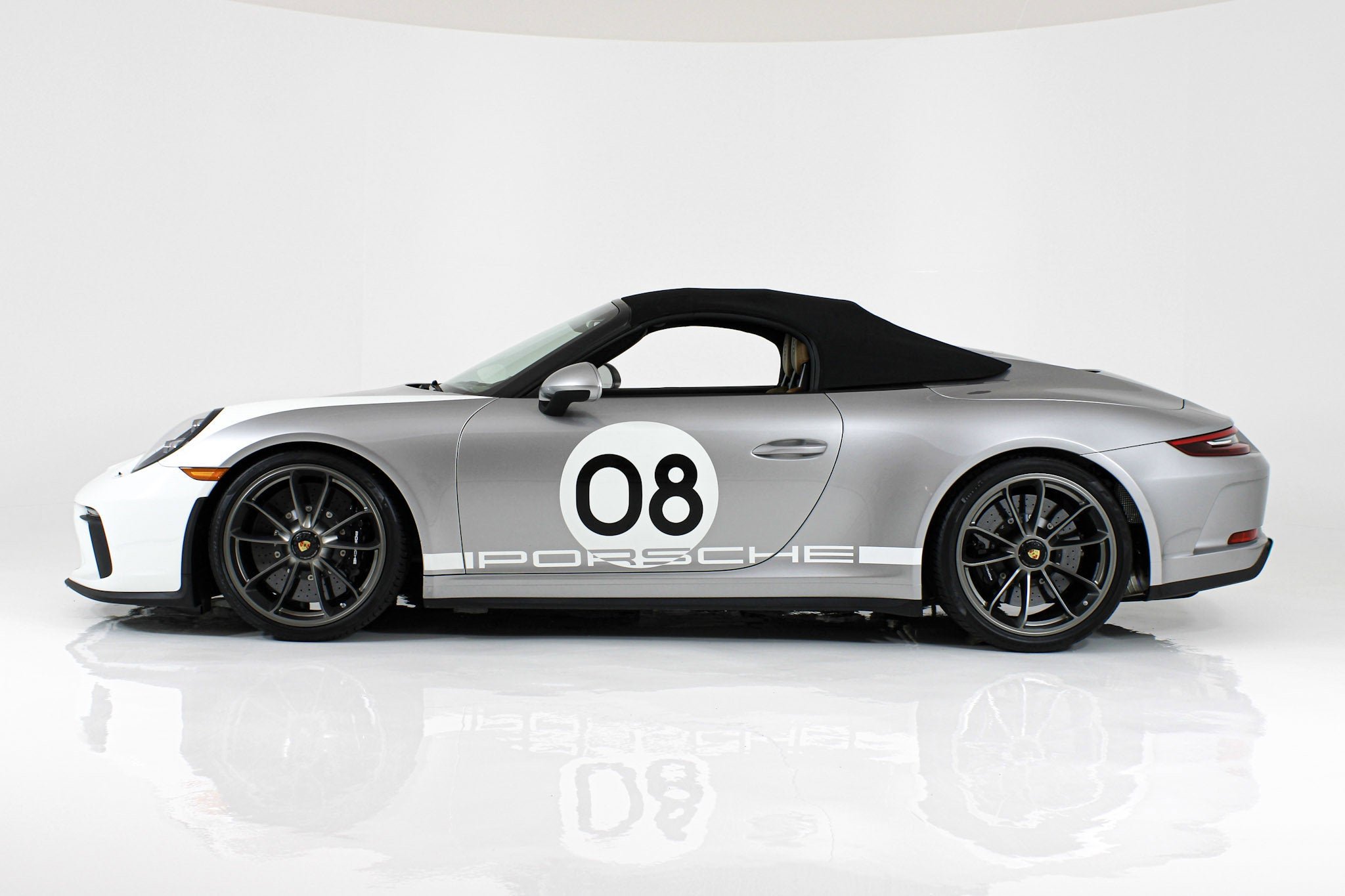Used 2019 Silver Porsche Speedster image 5