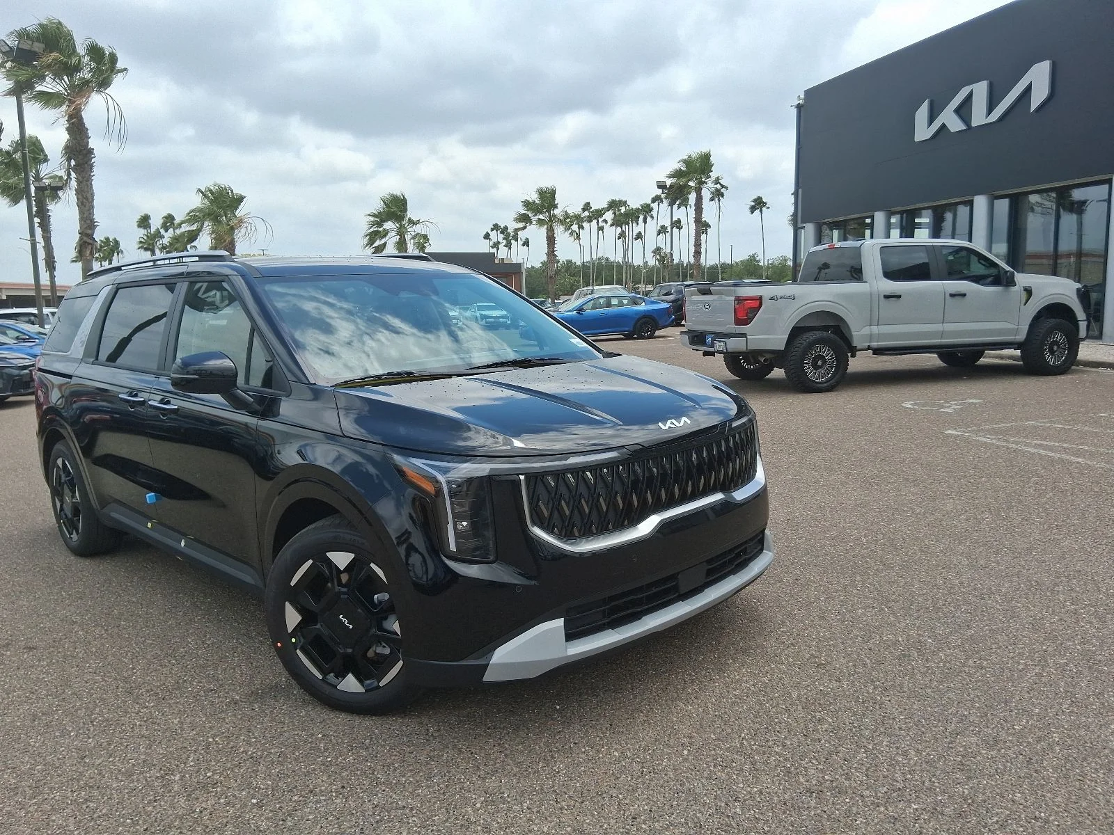 2026 Kia Sedona EX's photo