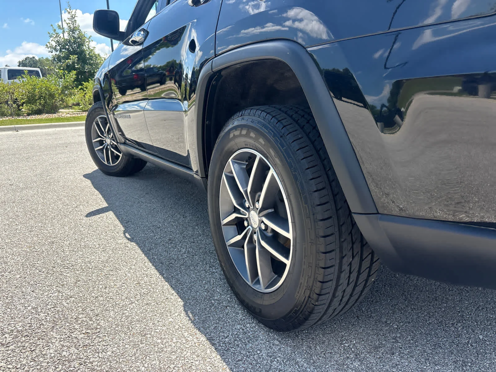 Used 2018 Diamond Black Crystal Pearlcoat Jeep Limited image 7