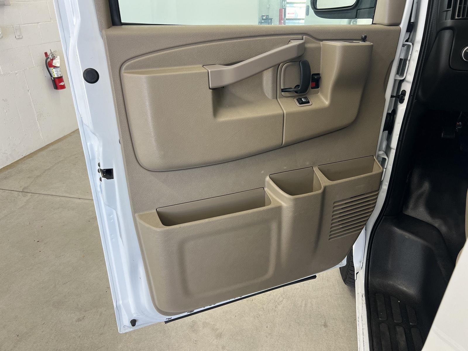 2018 GMC Savana Cargo Work Van - Photo 11