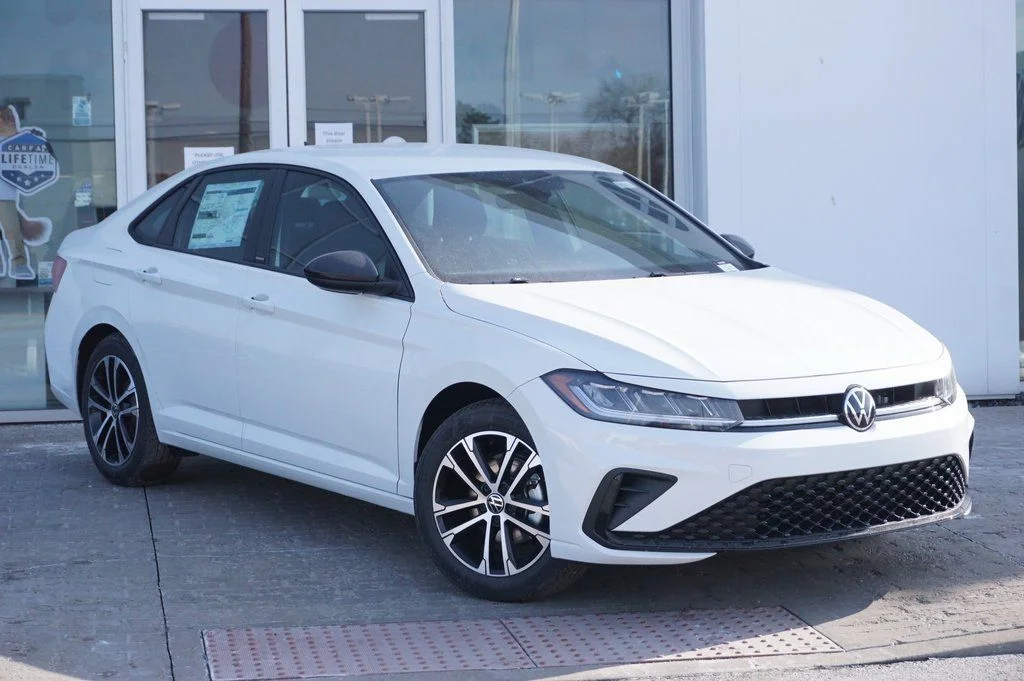 New 2026 White Volkswagen 1.5T Sport image 3