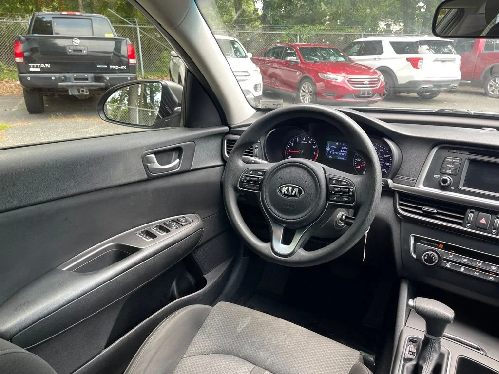 Used 2017 Silver Kia LX image 8