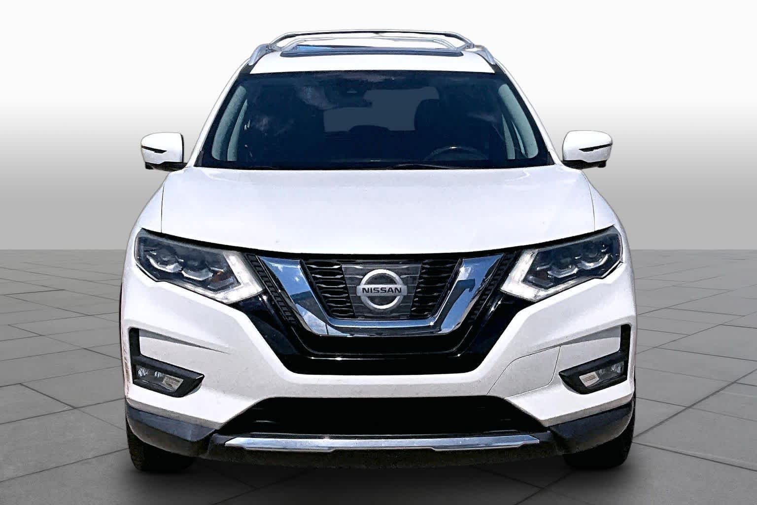 Used 2017 Pearl White Nissan SL image 3