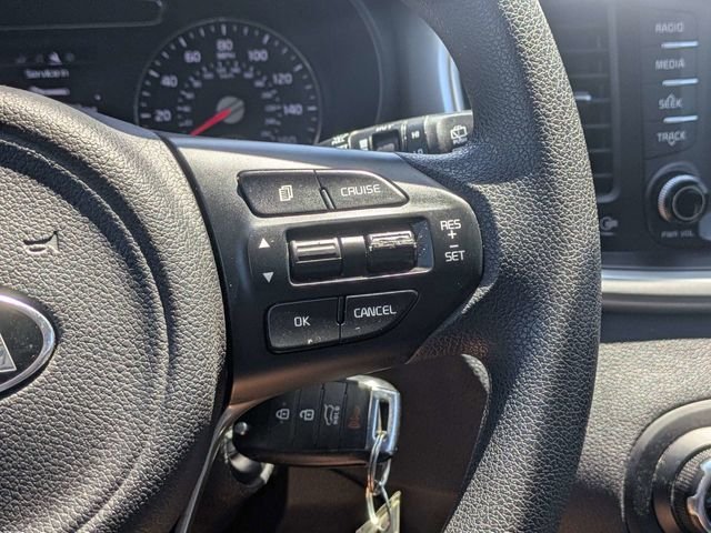 Used 2018 White Kia LX image 25