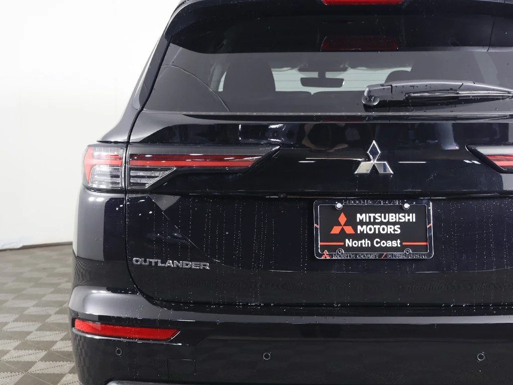 New 2026 Black Mitsubishi ES image 16