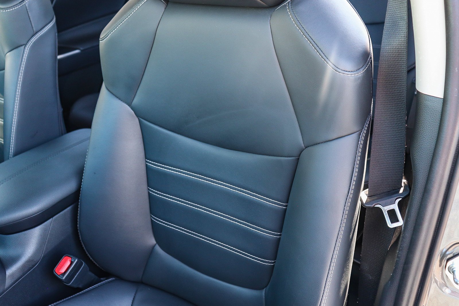 Certified Used 2025  Toyota XLE Premium image 25