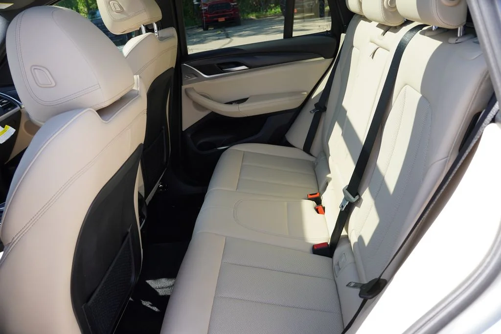 Used 2023 Alpine White BMW xDrive30i image 17