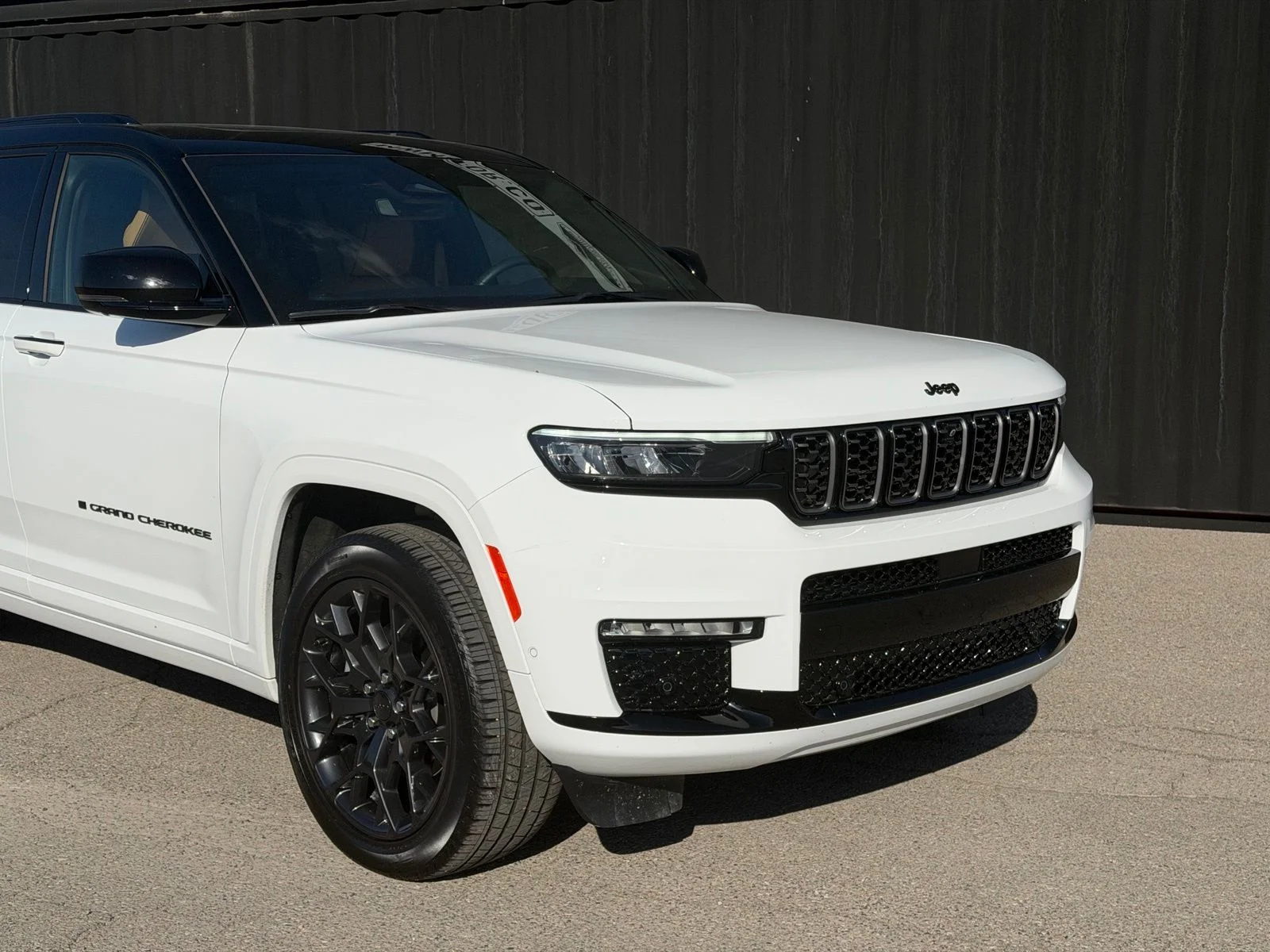 Used 2025 White Jeep Summit image 3