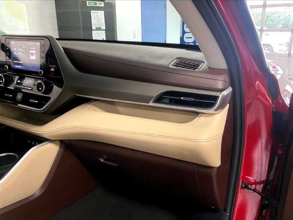 Used 2021 Pearl Toyota XLE image 13
