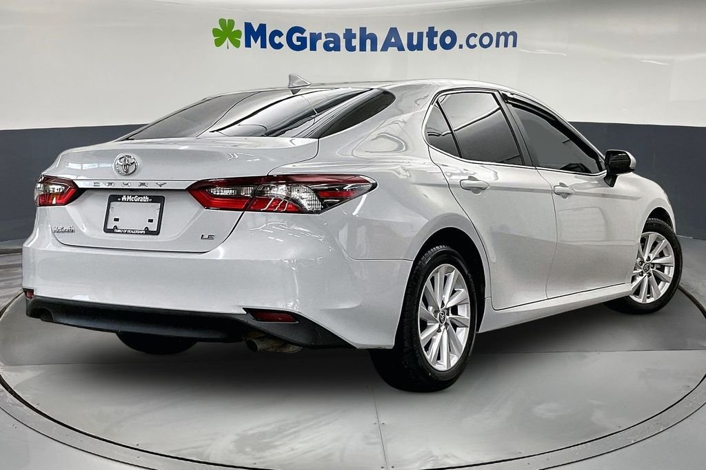 Used 2022 White Toyota LE image 16