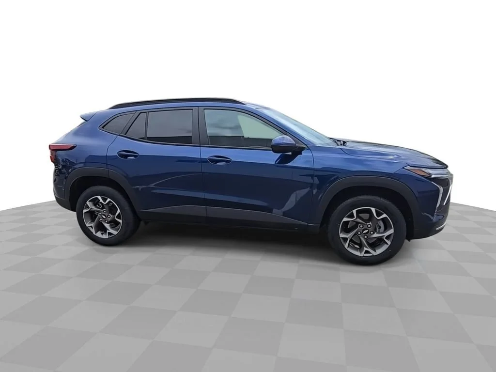 2024 Chevrolet Trax LT - Photo 9
