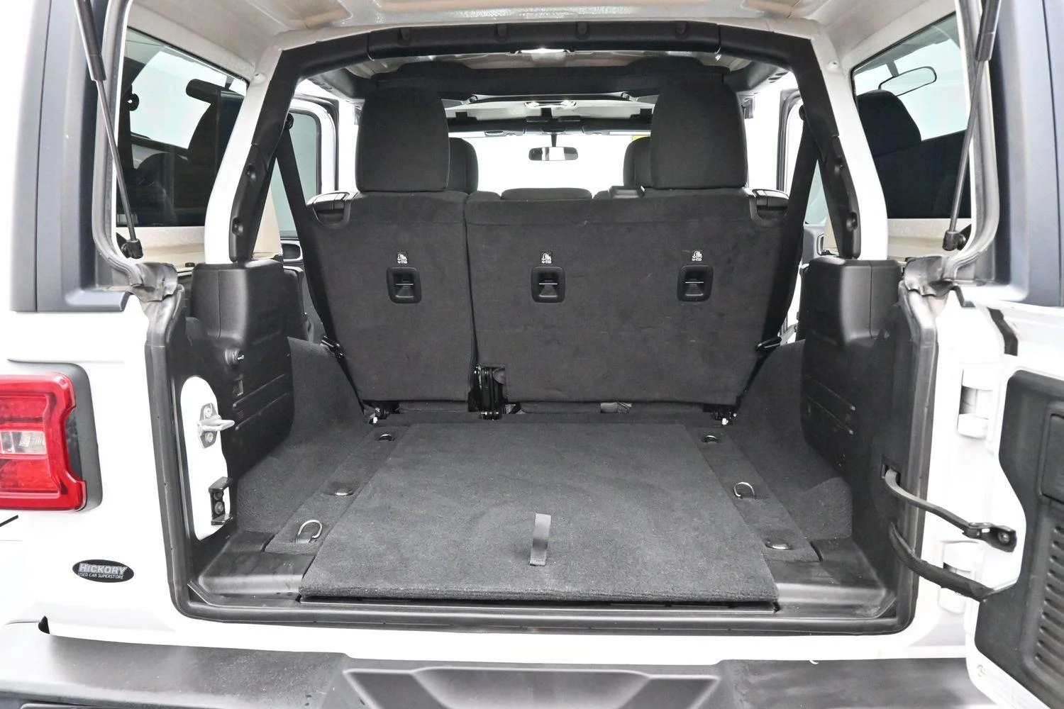 Used 2021 Bright White Clearcoat Jeep Unlimited Islander image 9