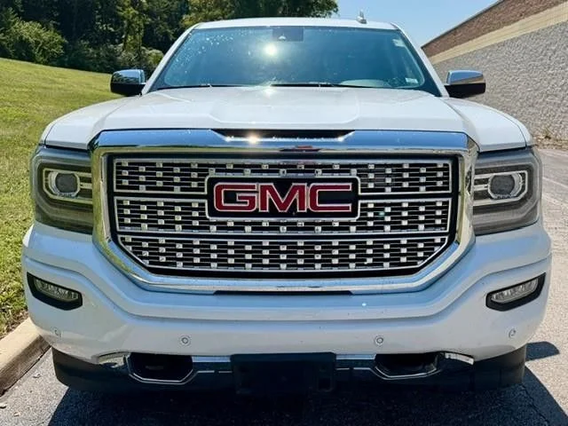 Used 2018 White GMC Denali image 3
