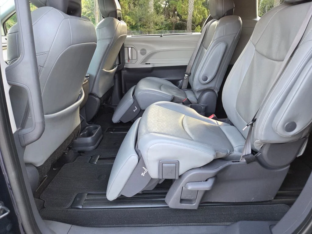 Used 2021  Toyota Limited image 24