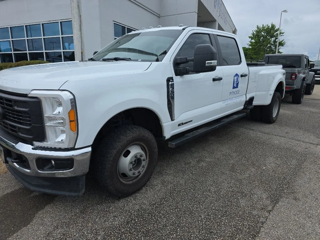 2023 Ford F-350 XL 4x4 Crew Cab 8' Box DRW's photo