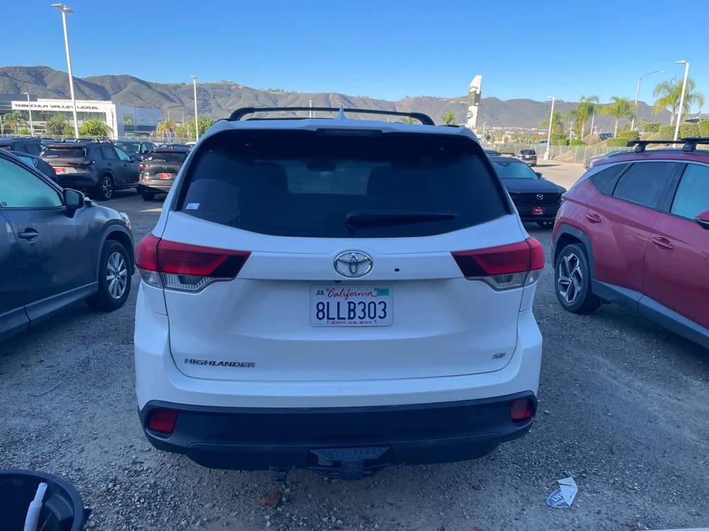 Used 2019  Toyota  image 6