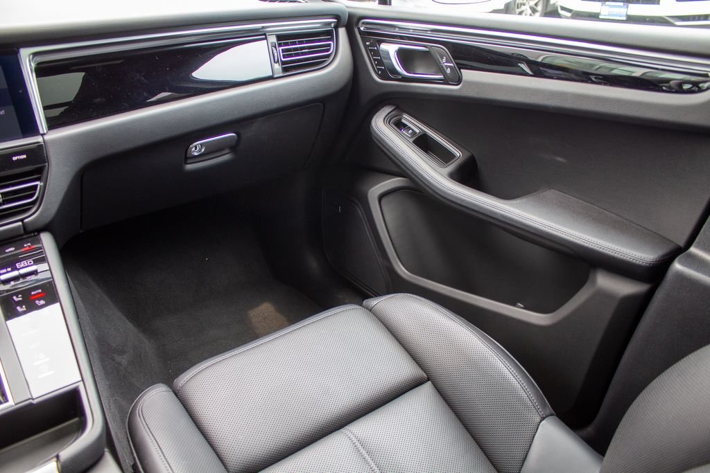 Used 2025 White Porsche Base image 20