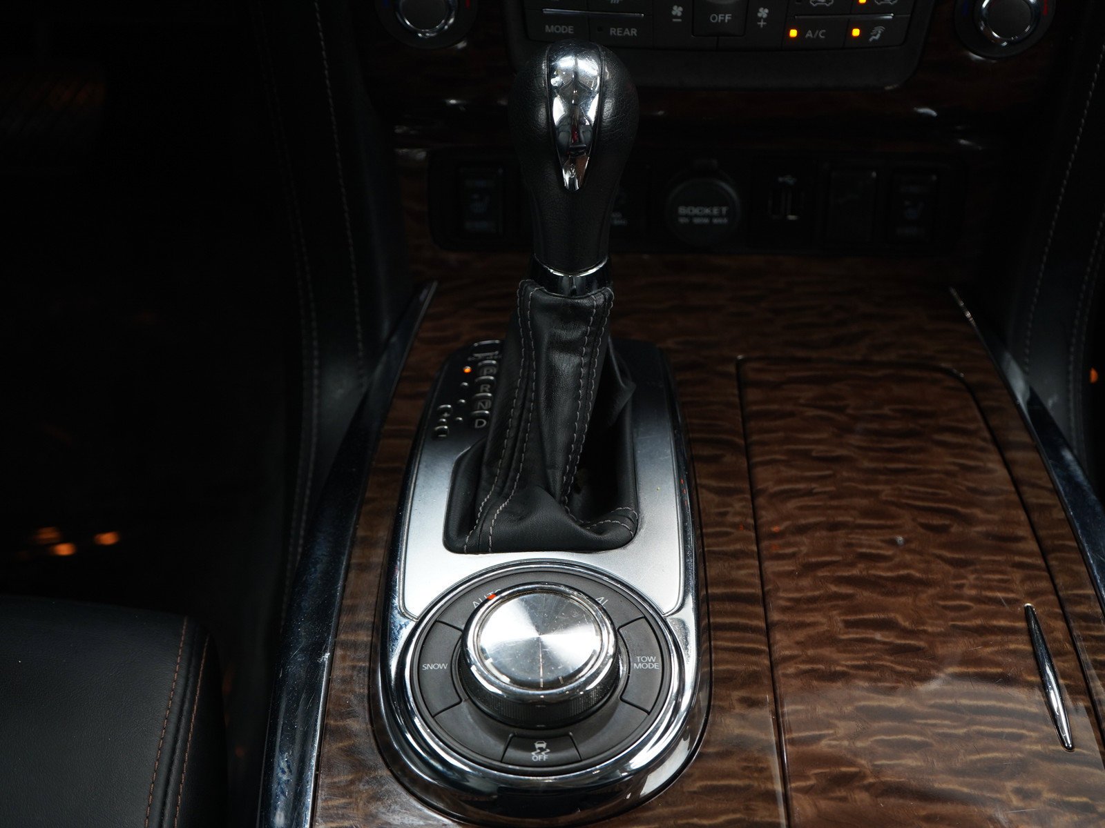 Used 2019 Brilliant Silver Metallic Nissan Sl image 20