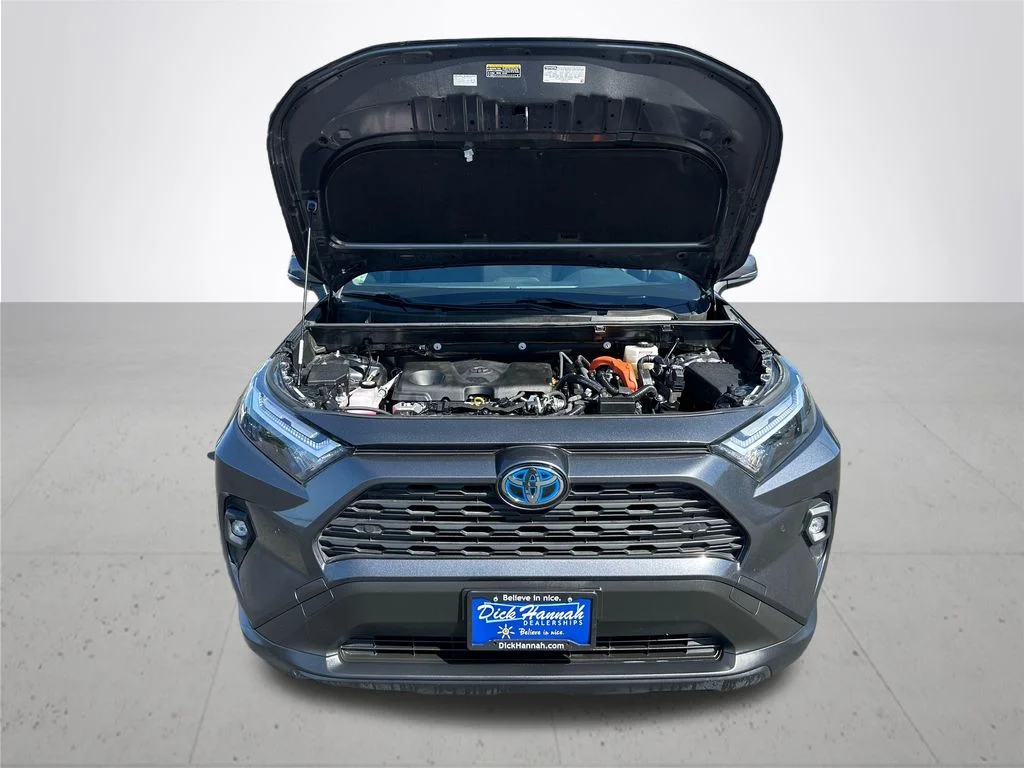 Used 2023 Gray Toyota XLE Premium image 4