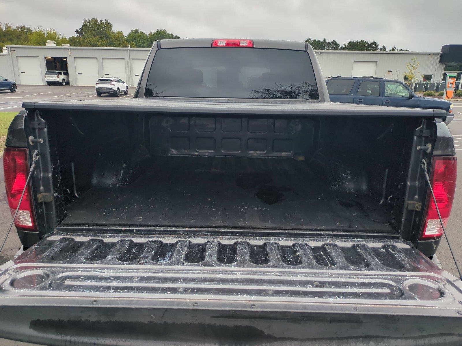 Used 2017 Granite Crystal Metallic Clearcoat Ram Express image 31