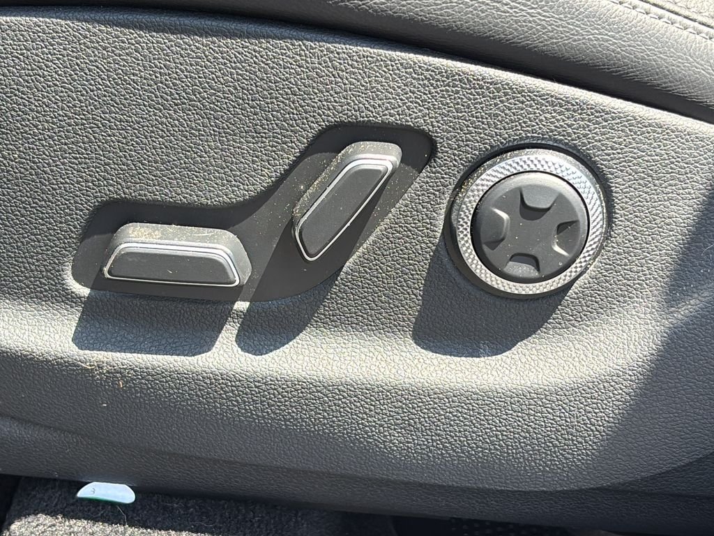 2026 GENESIS GV70 - Photo 15