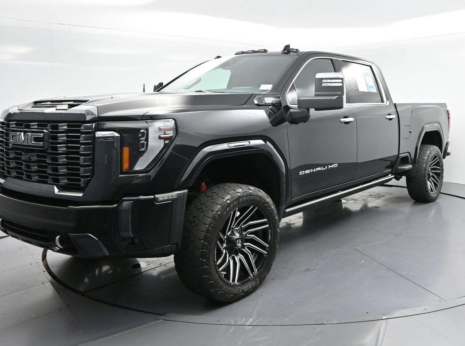 Used 2024 Onyx Black GMC Denali Ultimate image 3