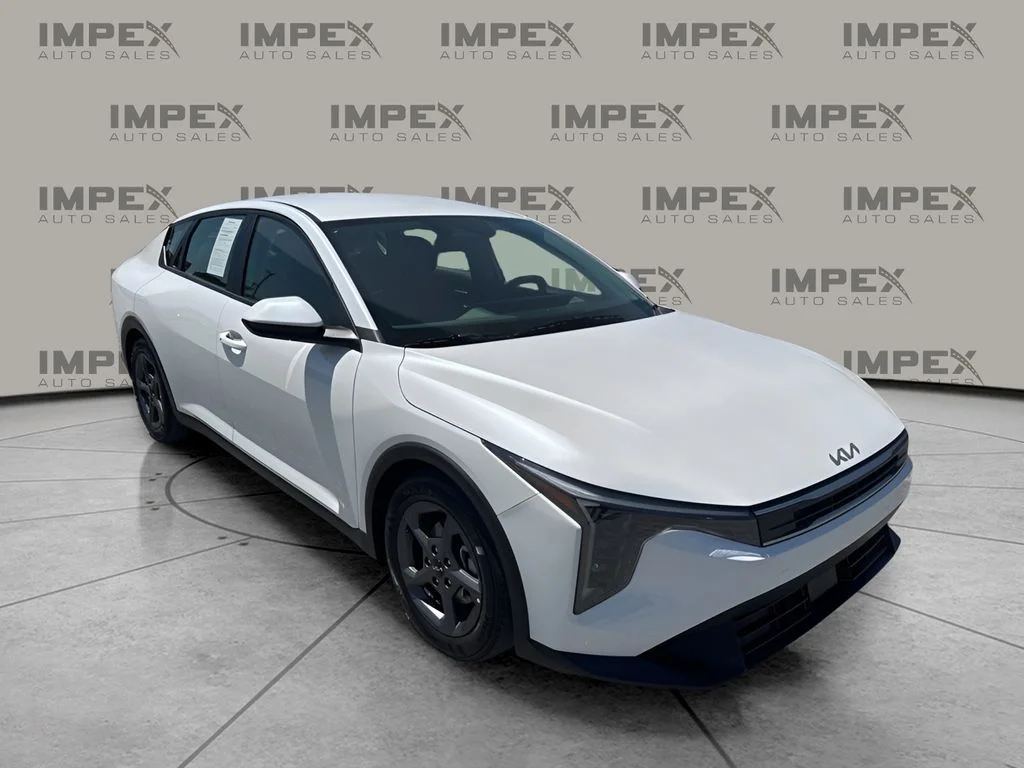 Used 2025 White Kia LXS image 7