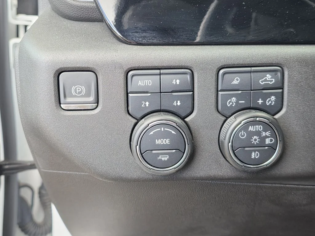 Used 2024 White Chevrolet RST image 21