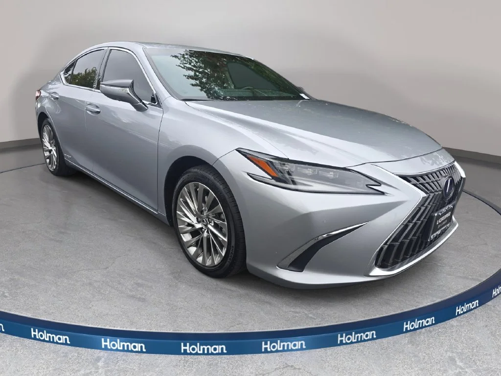 Certified Used 2022 IRIDIUM Lexus 300h Luxury image 3