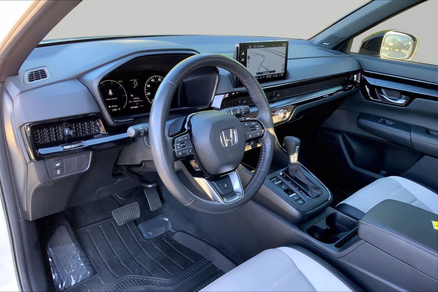 Used 2025 Platinum White Pearl Honda Sport Touring image 15