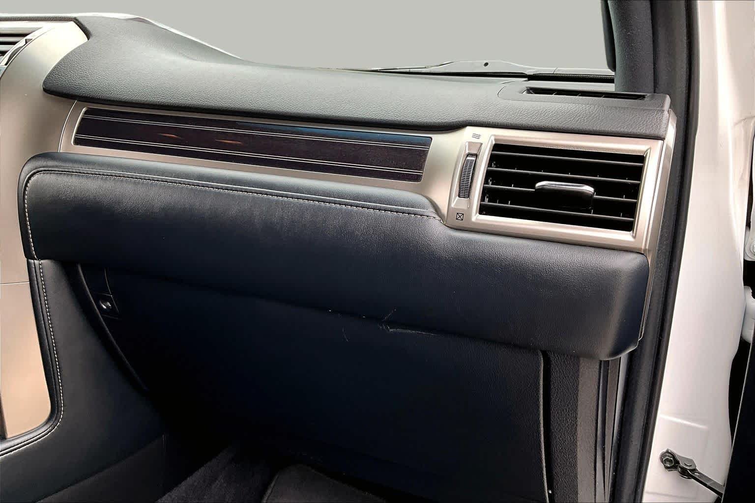 Used 2021 Starfire Pearl Lexus Luxury image 19