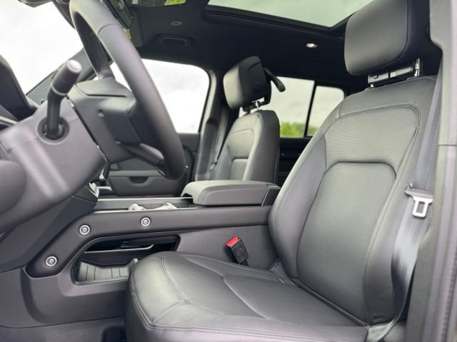 New 2026 Carpathian Grey Land Rover X-Dynamic SE image 14