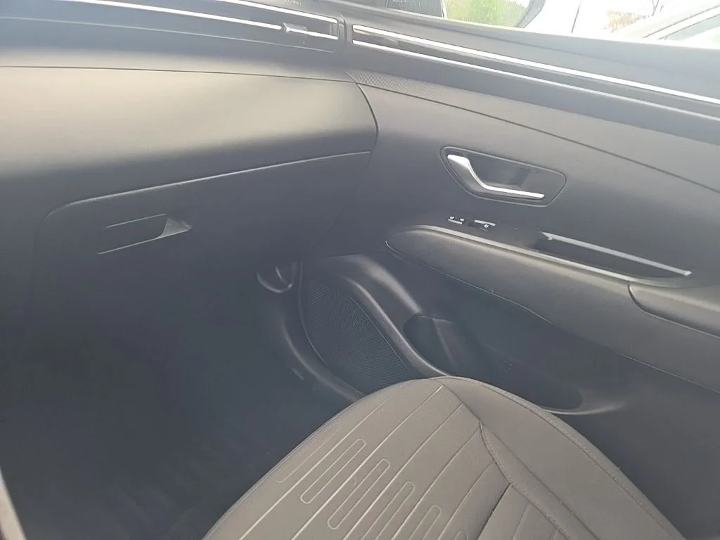 Used 2022 Hampton Gray Hyundai SEL image 17