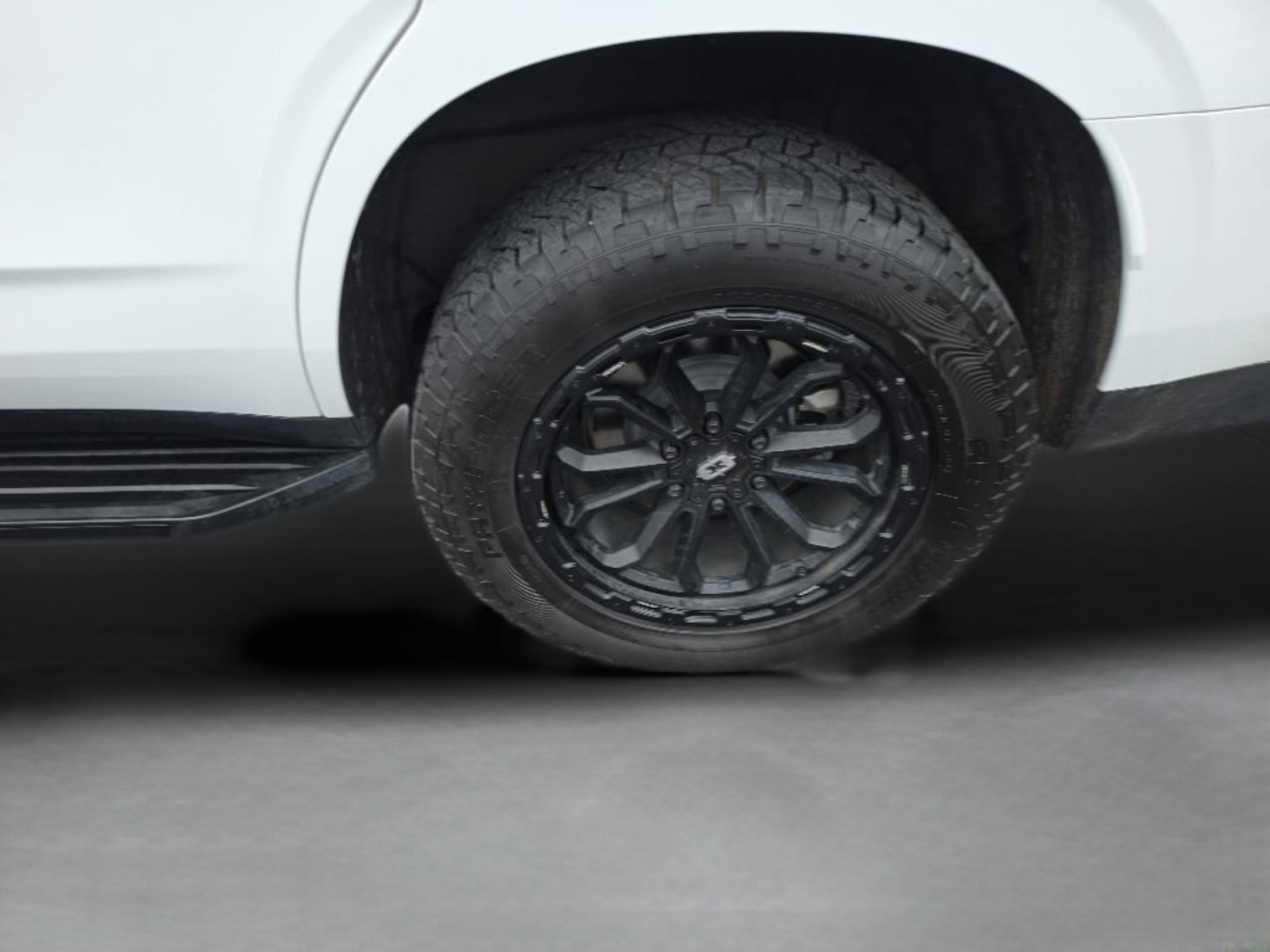 Used 2023 Summit White GMC AT4 image 34
