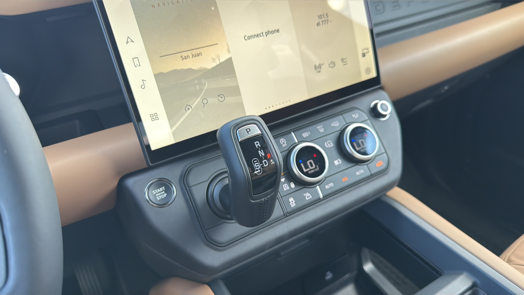 New 2026 Santorini Black Land Rover X-Dynamic SE image 21