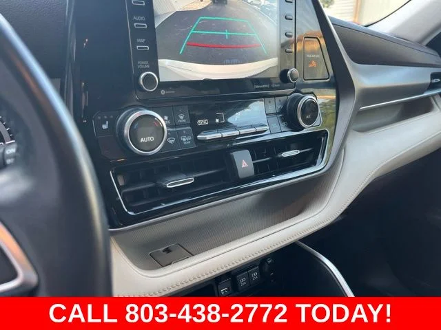 Used 2020 White Toyota XLE image 26