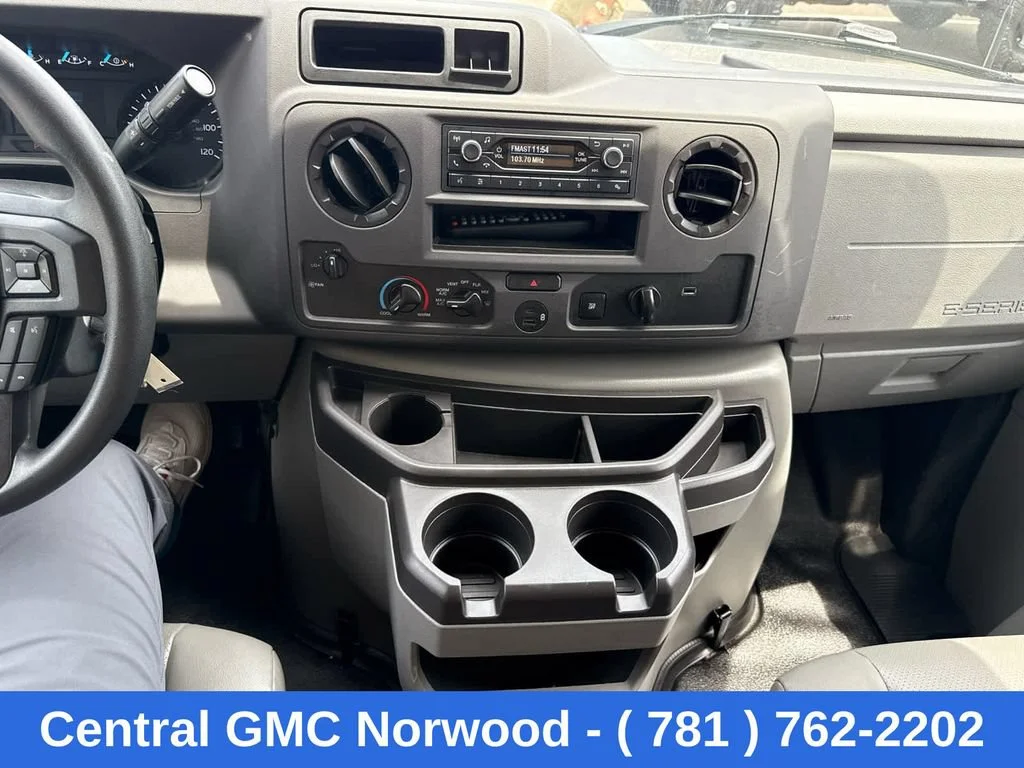 Used 2024  Ford BASE image 19