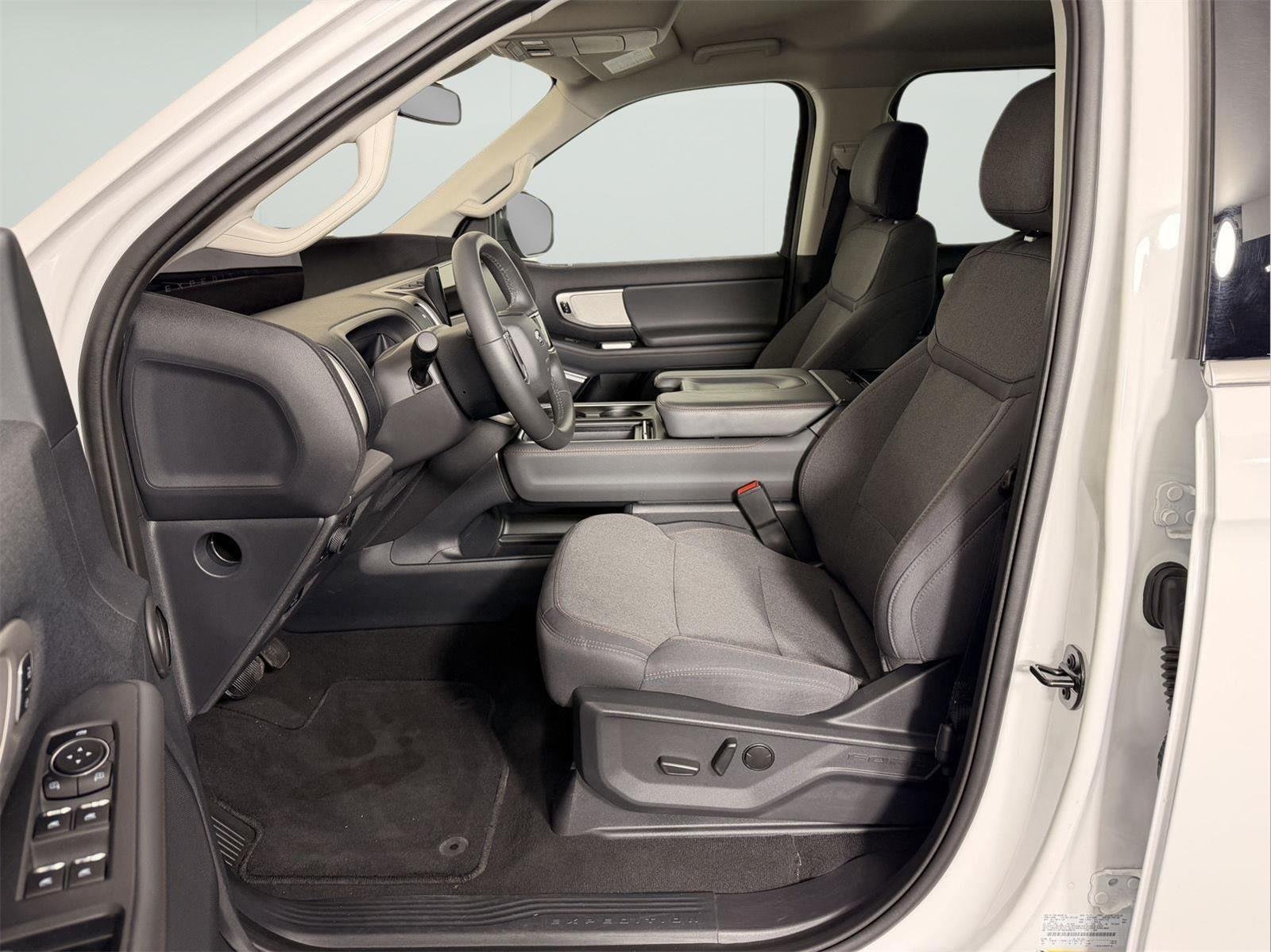 Used 2025 Oxford White Ford Active image 12