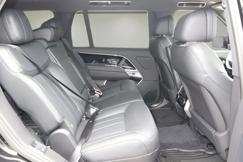 New 2026 Santorini Black Land Rover SE image 16