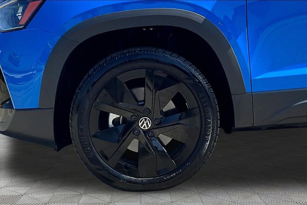Used 2025 Blue Volkswagen 1.5T SE image 33