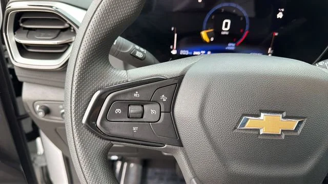 Used 2025 Summit White Chevrolet LT image 21