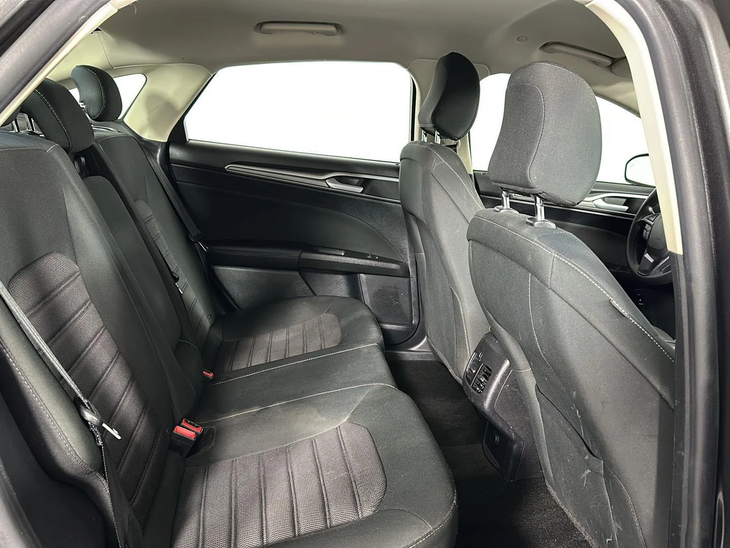 Used 2020 Magnetic Ford SE image 23