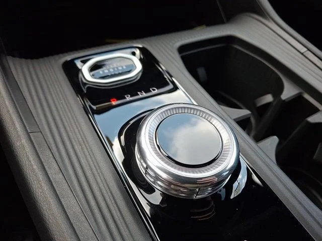 New 2026 Diamond Black Crystal Pearl-Coat Exterior Paint Jeep  image 7