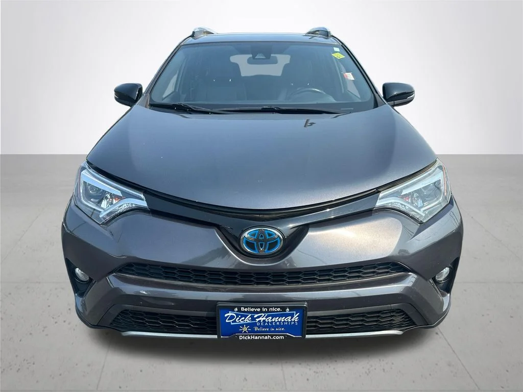 Used 2018 Gray Toyota SE image 3