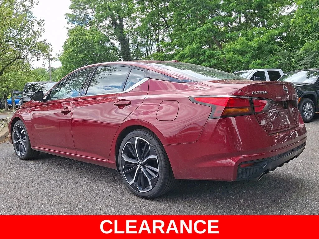 Used 2024 Red Nissan 2.5 SR image 4