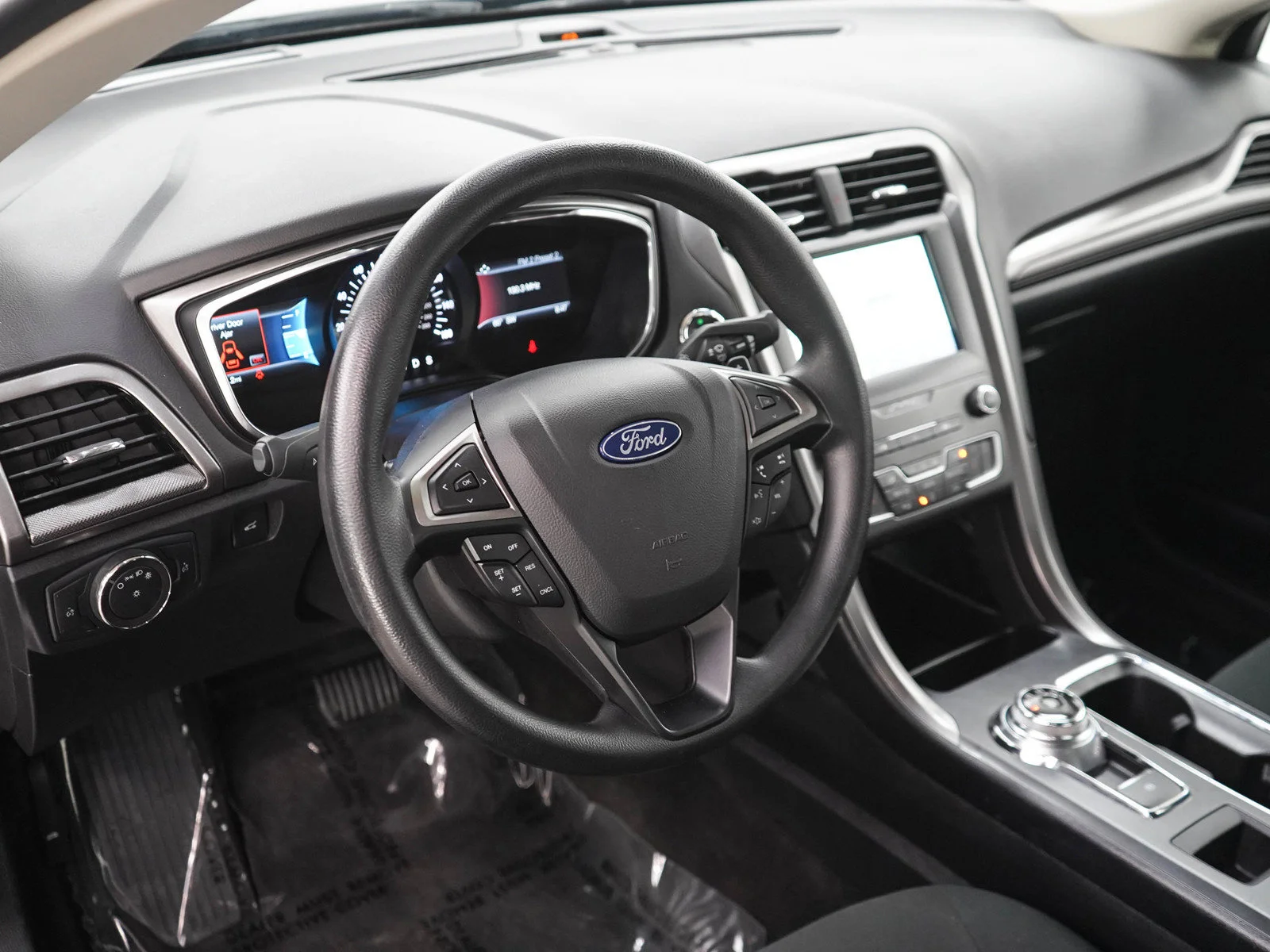 Used 2020 Magnetic Ford SE image 19