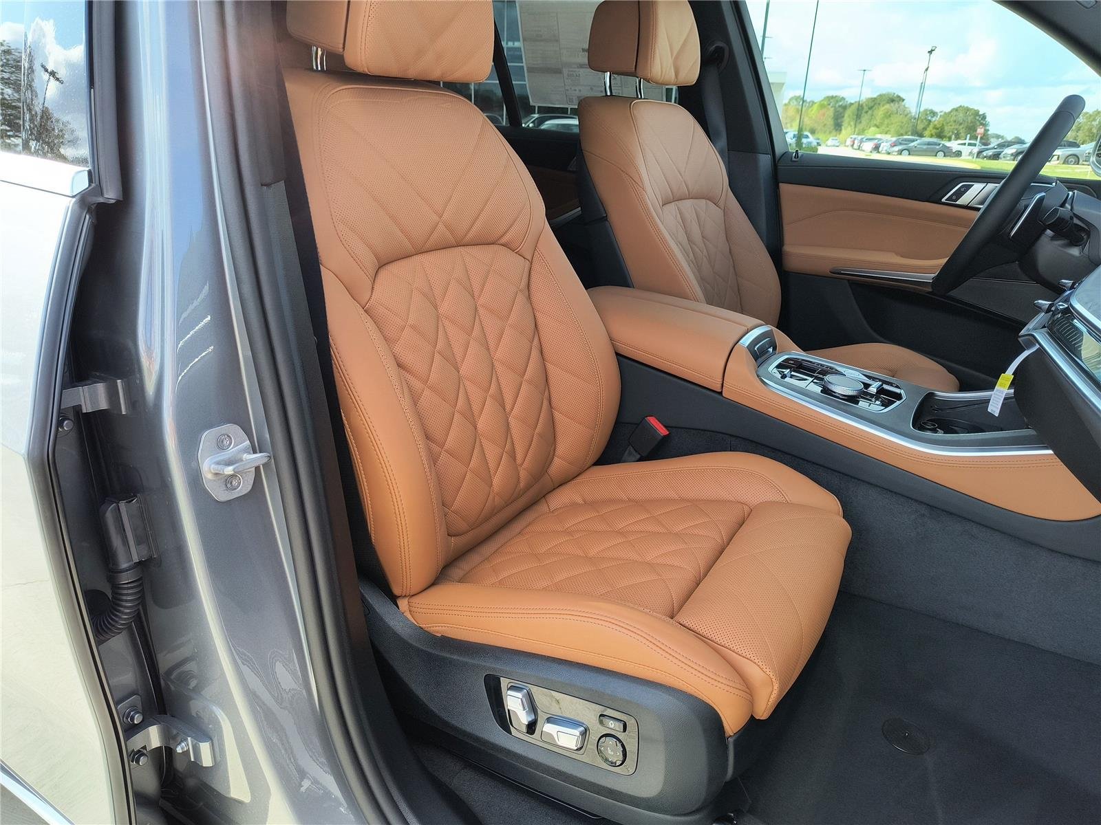 Used 2026 Skyscraper Grey Metallic BMW sDrive40i image 13