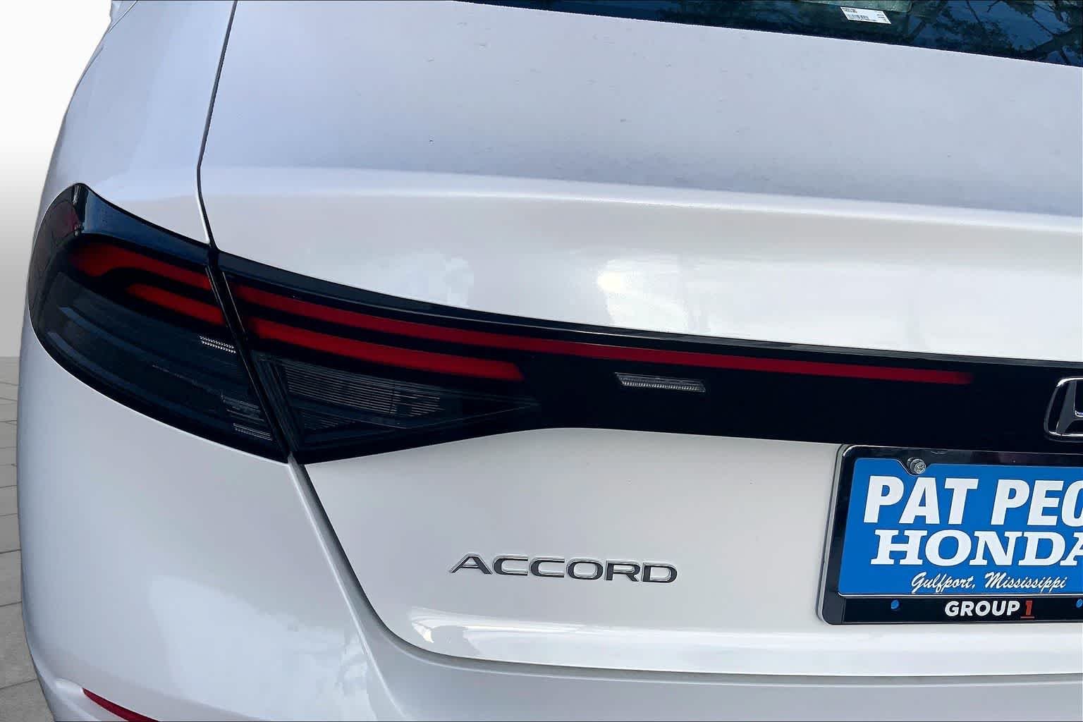 New 2026 Platinum White Pearl Honda LX image 14