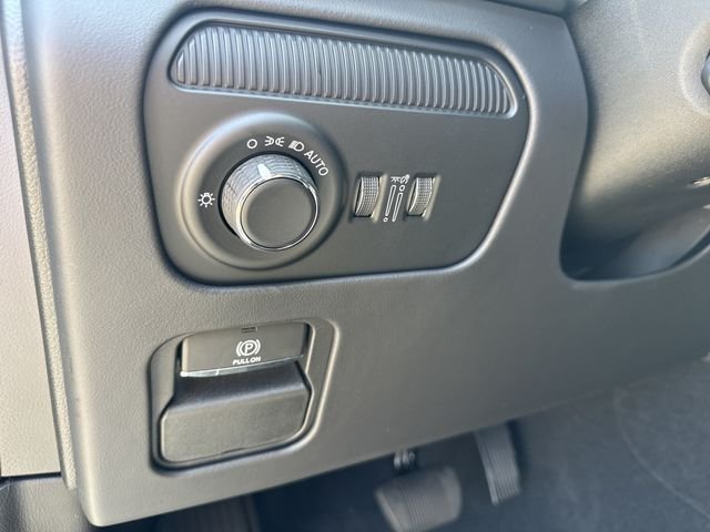 New 2026 White Jeep Summit Reserve image 31